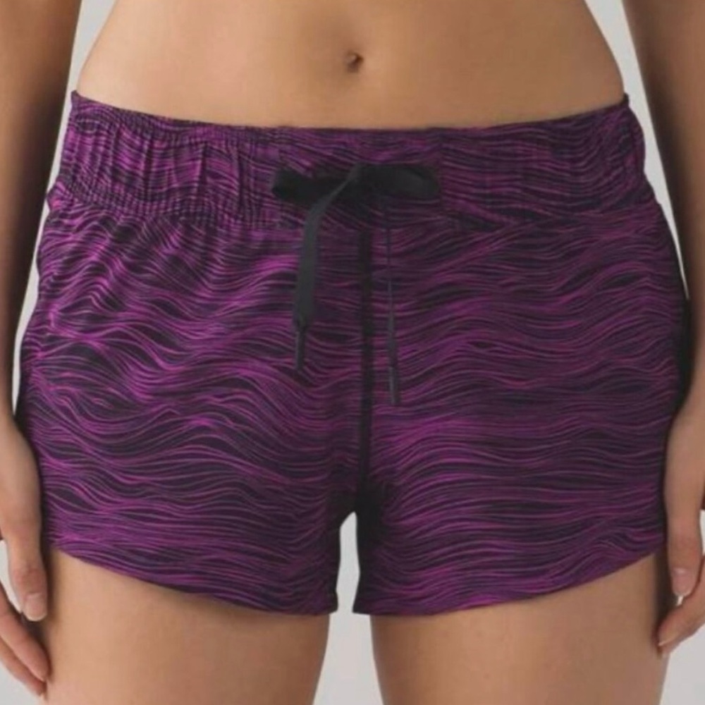 Lululemon Double Time Polar Pink Black Women's Reversible Running Shorts Size 2